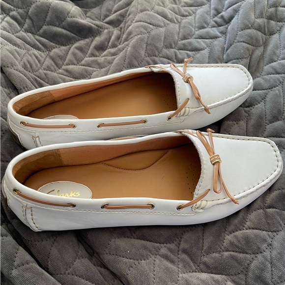 Clarks Artisan loafers. Clarks womans sz10 shoe. White leather never worn loafer - Picture 1 of 13